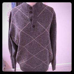 Jos. A. Bank 4 button up sweater 80% wool L diamond design